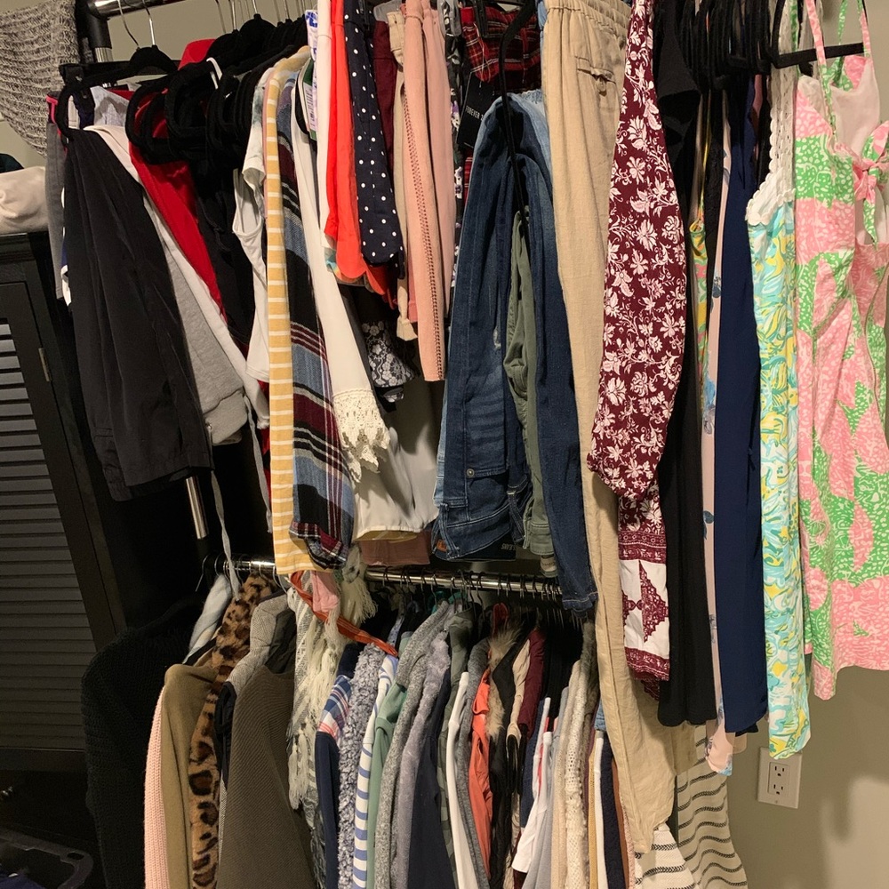 SELLING TONS OF CLOTHES